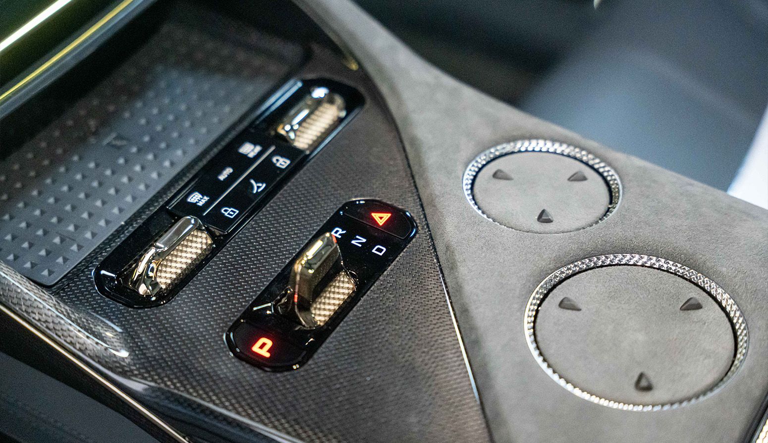 Lotus Eletre SUV 100% électrique Jaune - Théobald Nancy